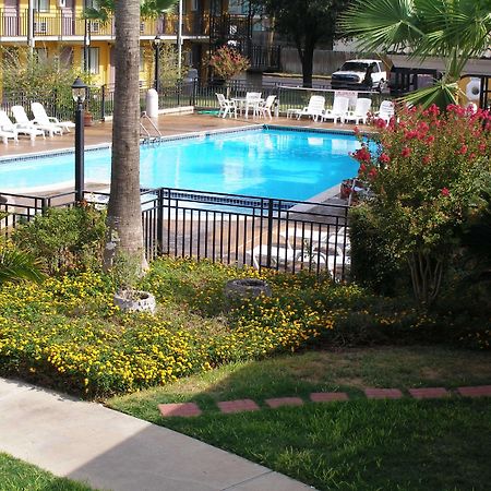 Americas Best Value Inn Ларедо Удобства фото