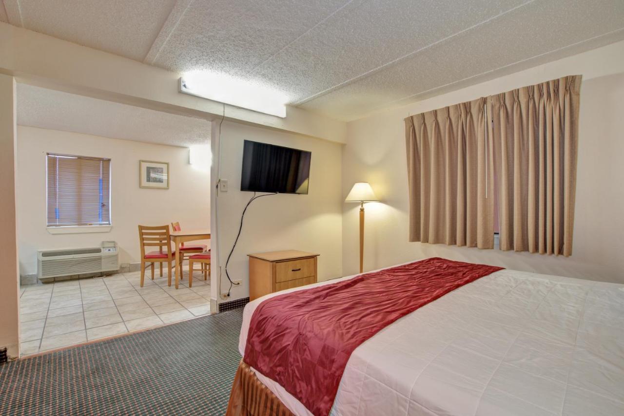 Americas Best Value Inn Ларедо Экстерьер фото