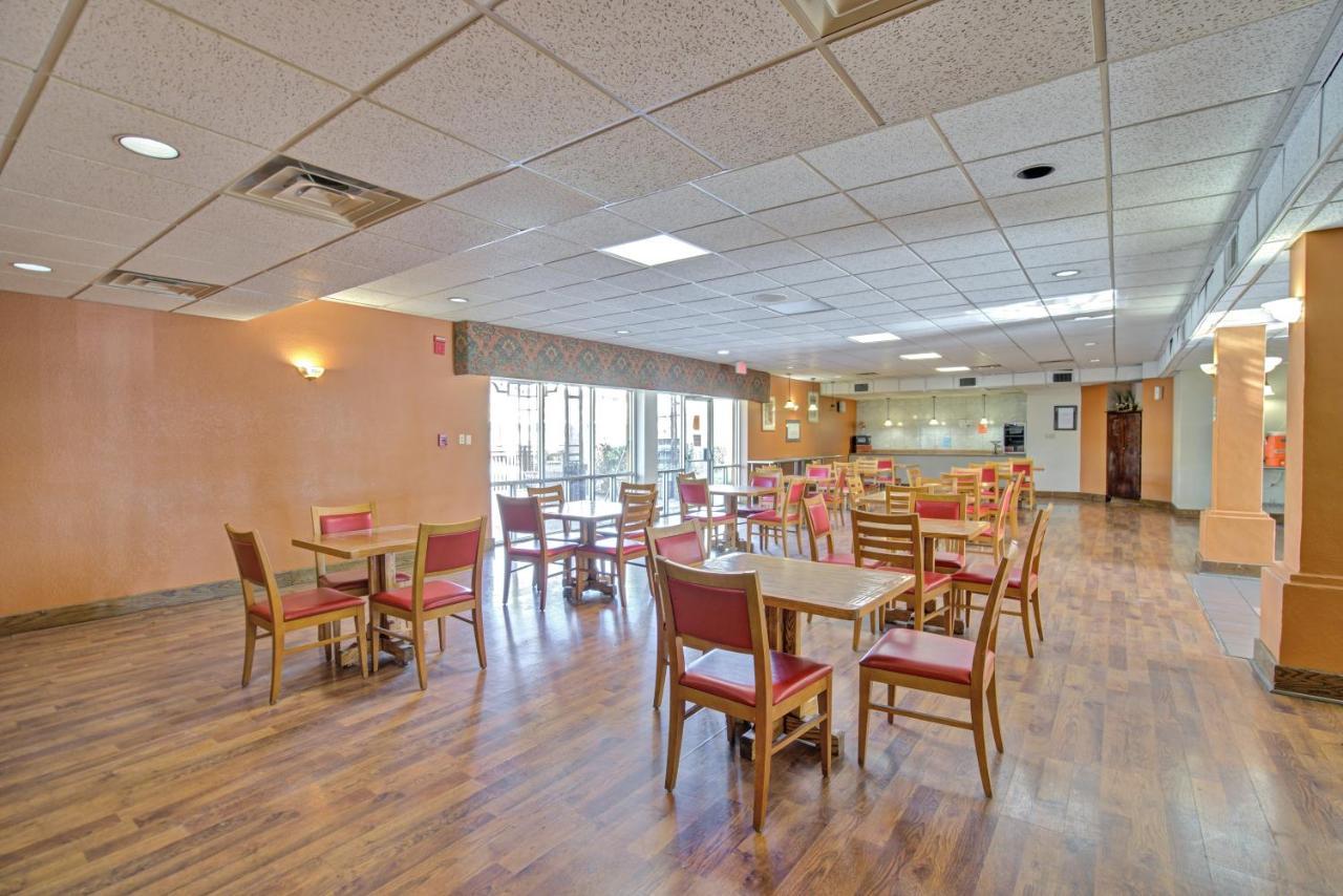 Americas Best Value Inn Ларедо Экстерьер фото