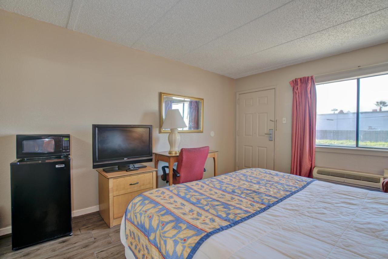 Americas Best Value Inn Ларедо Экстерьер фото