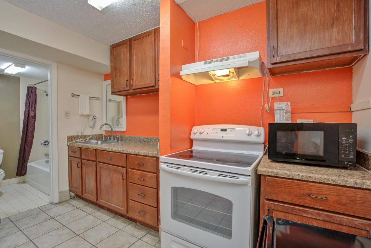Americas Best Value Inn Ларедо Экстерьер фото