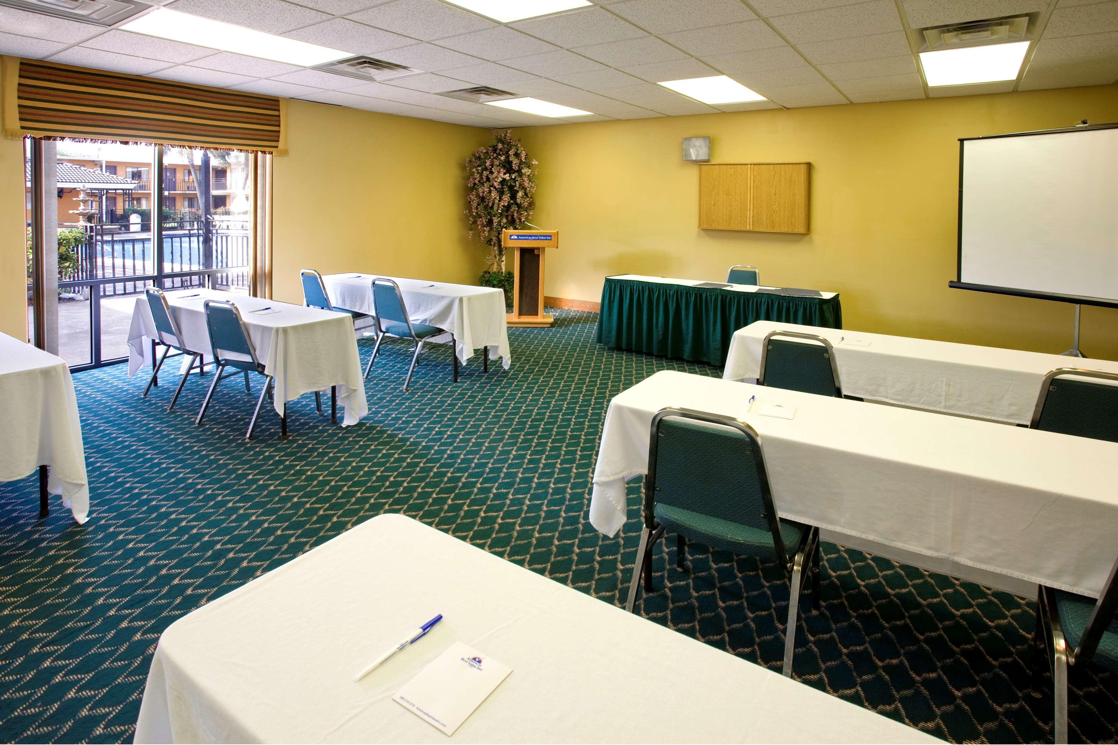 Americas Best Value Inn Ларедо Удобства фото