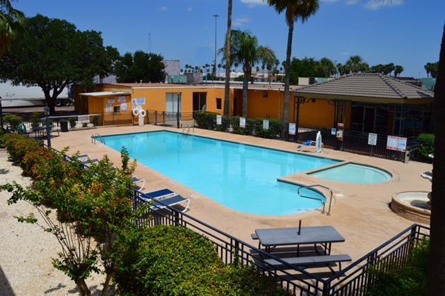 Americas Best Value Inn Ларедо Экстерьер фото