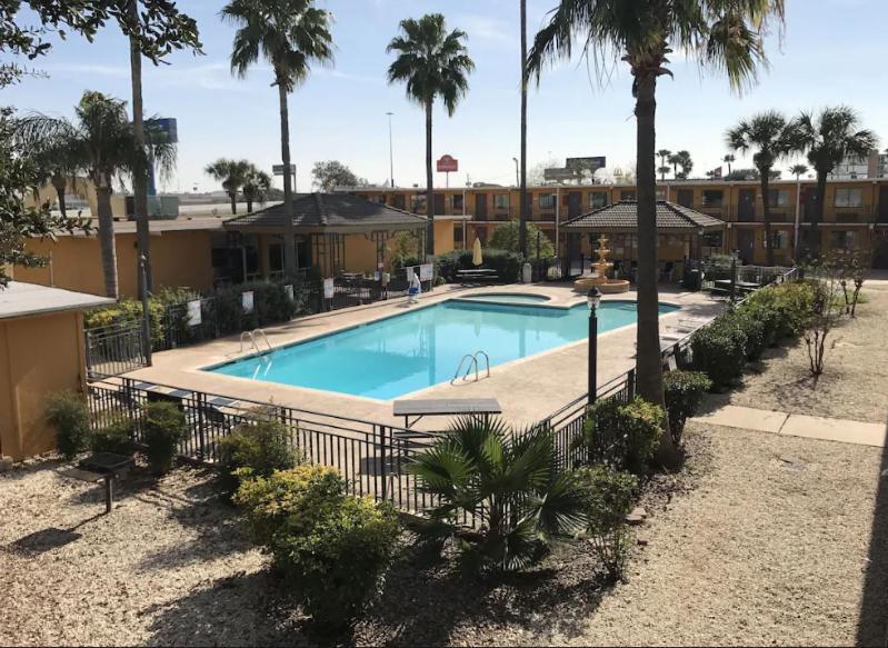 Americas Best Value Inn Ларедо Экстерьер фото